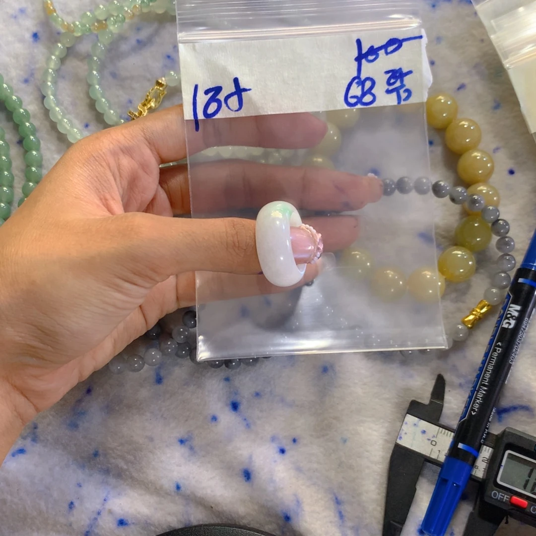 定制翡翠未镶嵌天然缅甸翡翠多样性