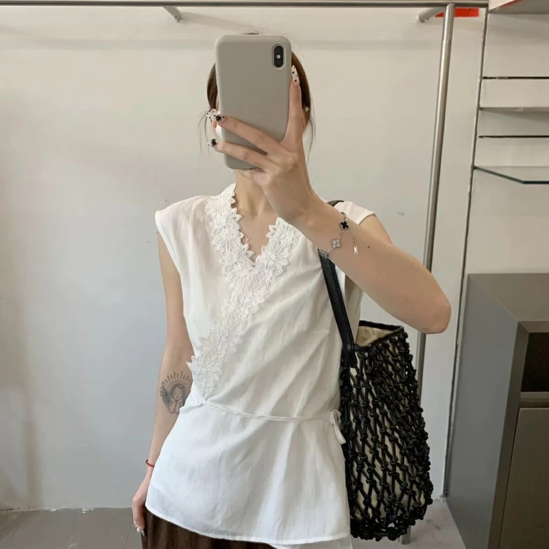 86140 老钱风松弛感蕾丝花边交叉V领收腰麻麻衬衫