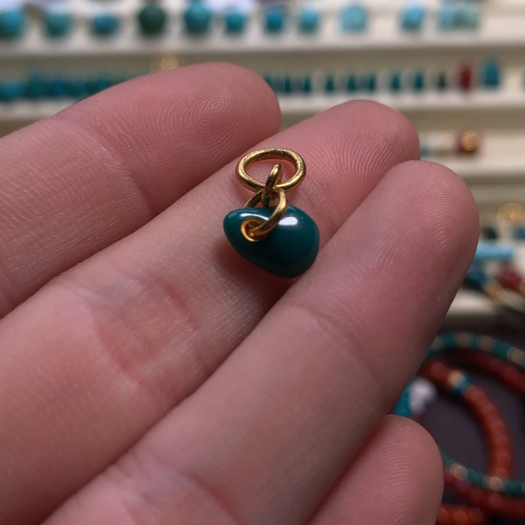 绿松石足金镶嵌侧挂