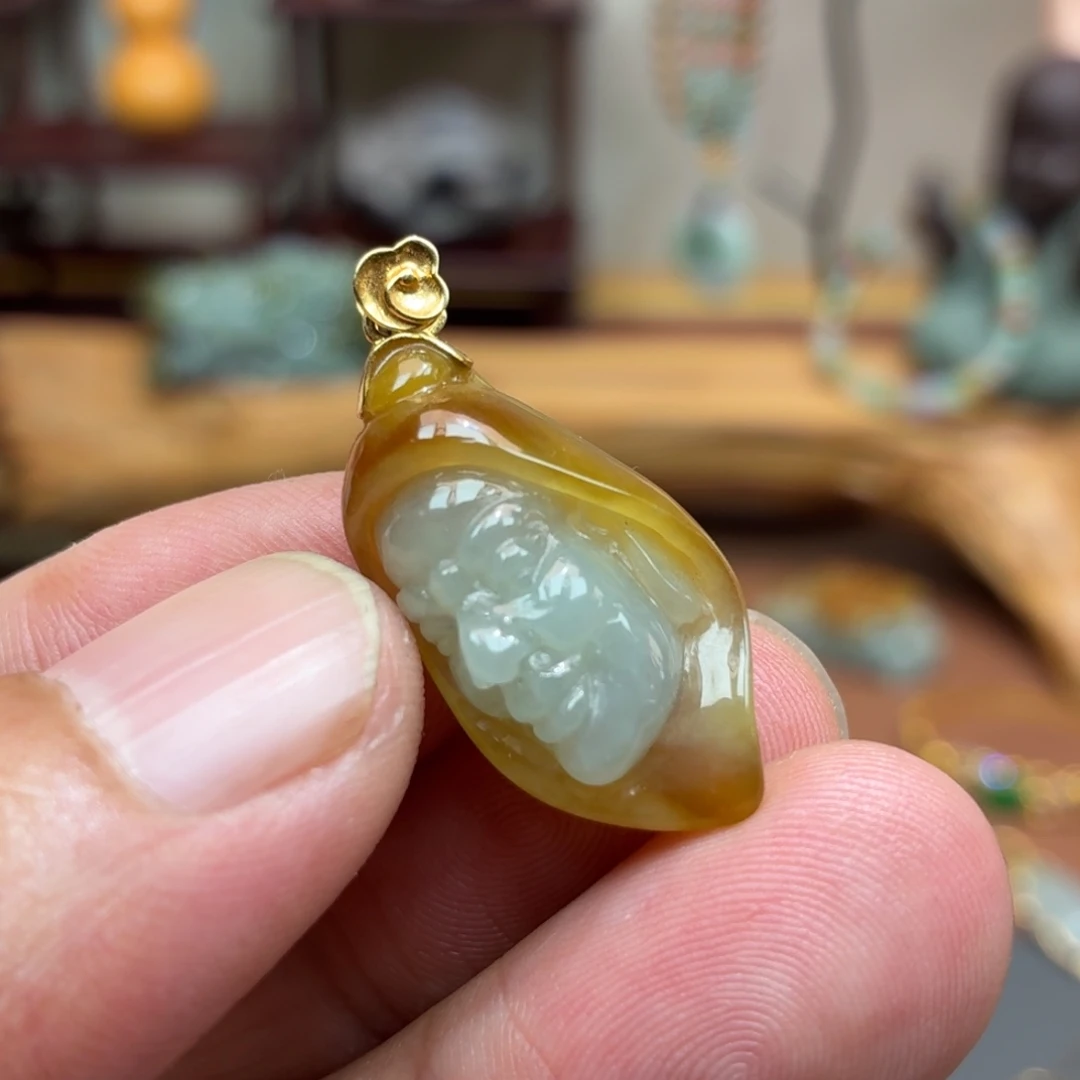 翡翠18K金镶嵌颈饰