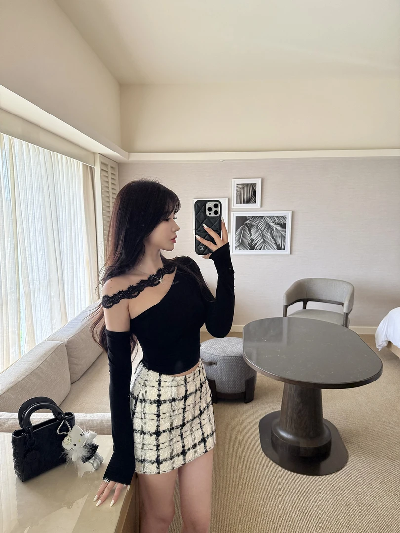 暗夜玫瑰 温柔性感蕾丝一字肩打底上衣/千鸟格小香风性感包臀短裙