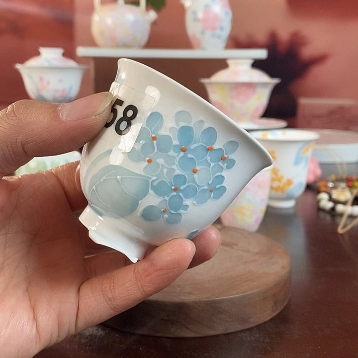 绣球花釉下品茗杯