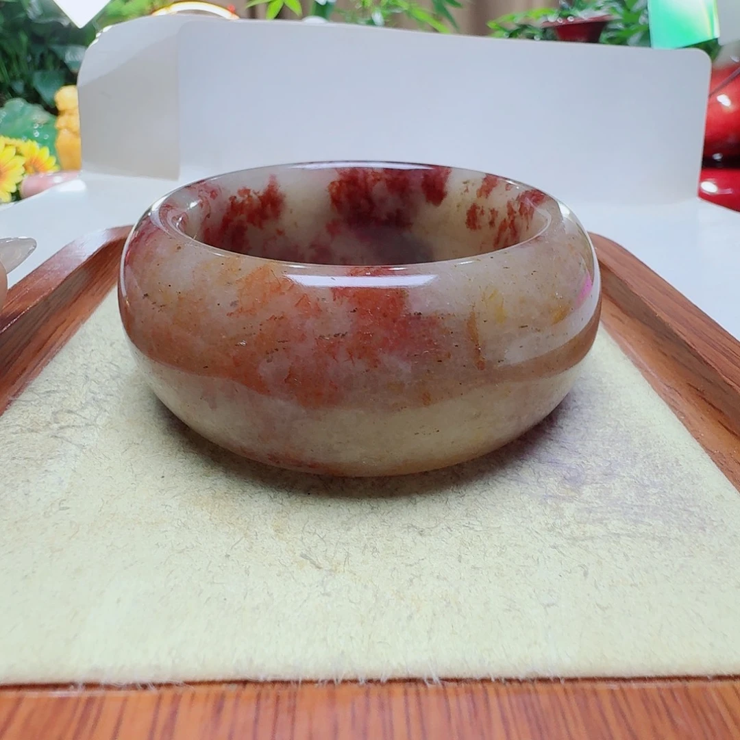 冷***）石英质玉未镶嵌手镯