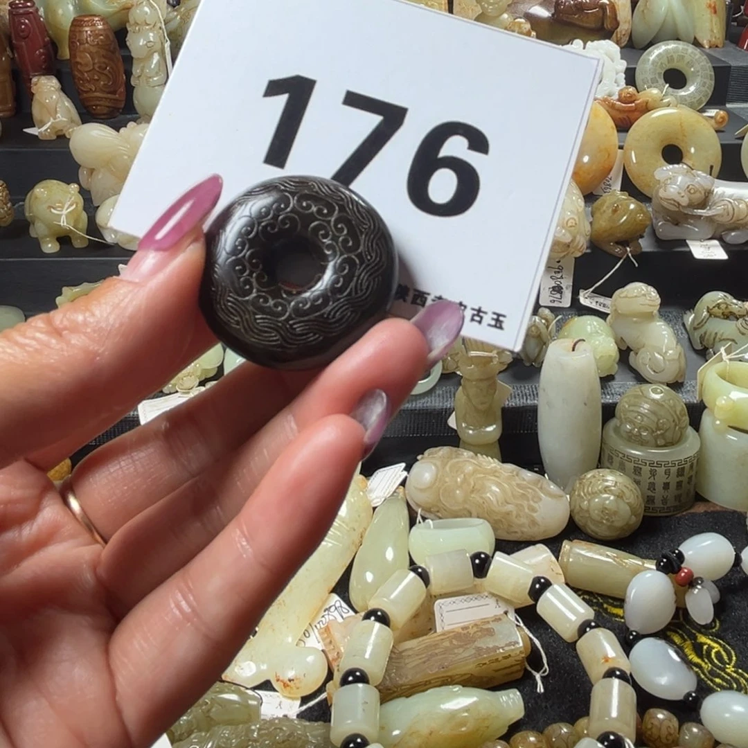 和田玉未镶嵌吊坠(赠链)