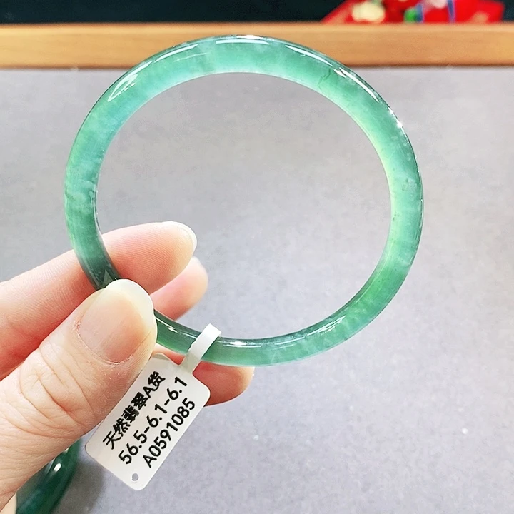 翡翠未镶嵌手镯（圆镯）