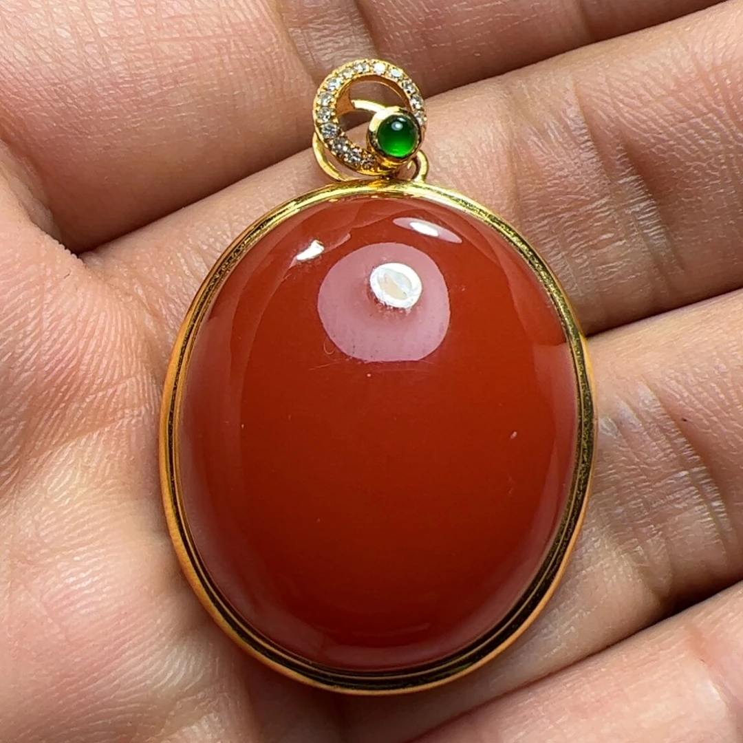 18K金镶嵌吊坠南红玛瑙