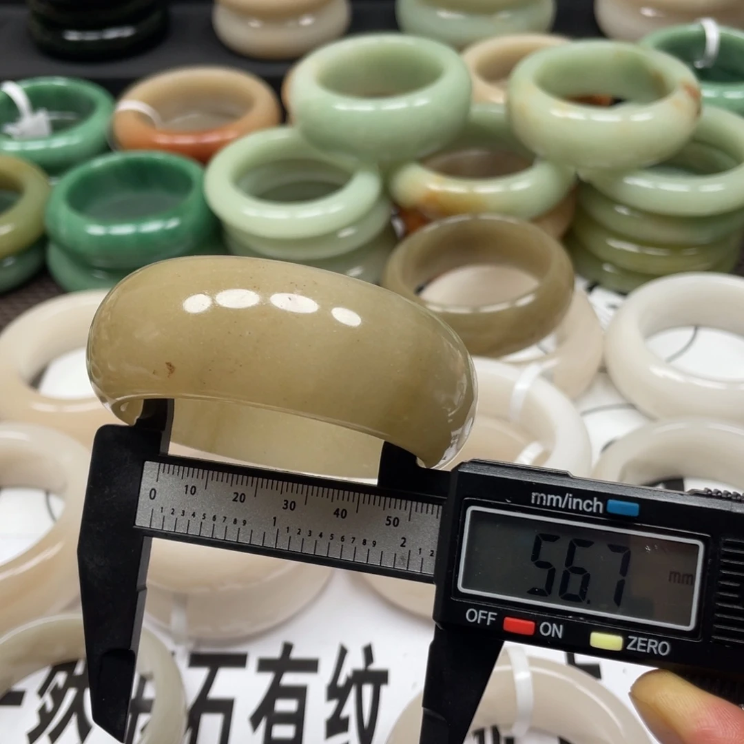 未镶嵌手镯石英质玉