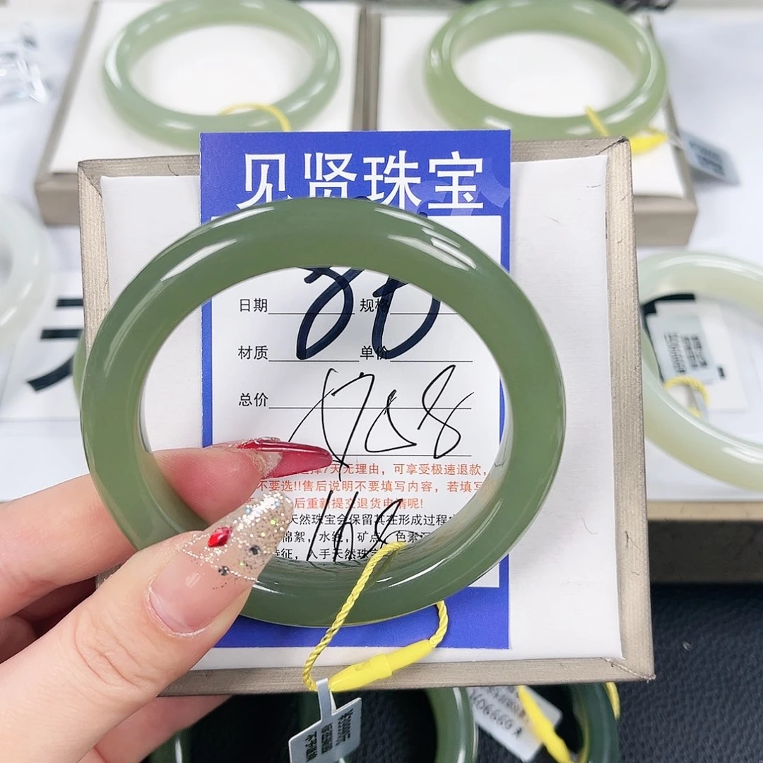 和田玉手镯未镶嵌