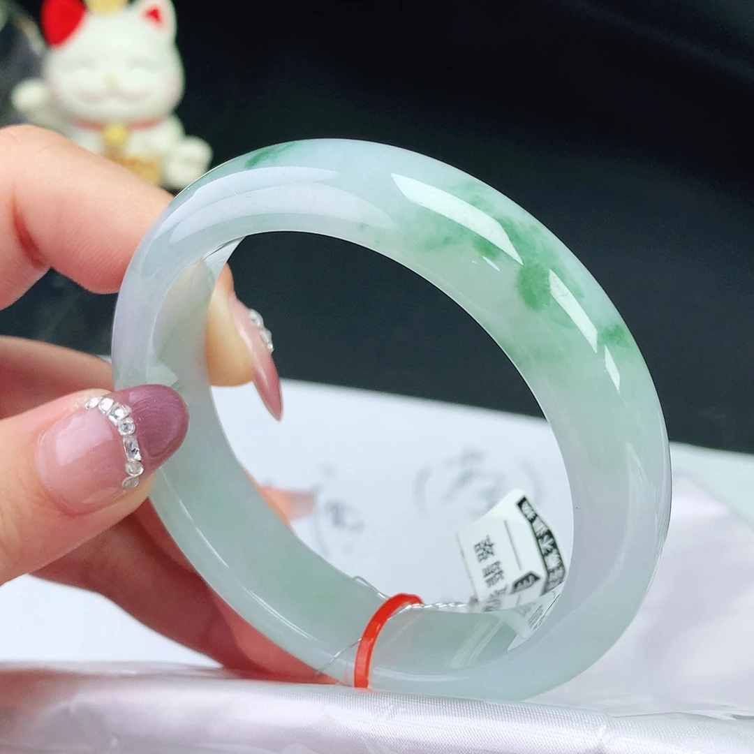 翡翠手镯未镶嵌55轮胎