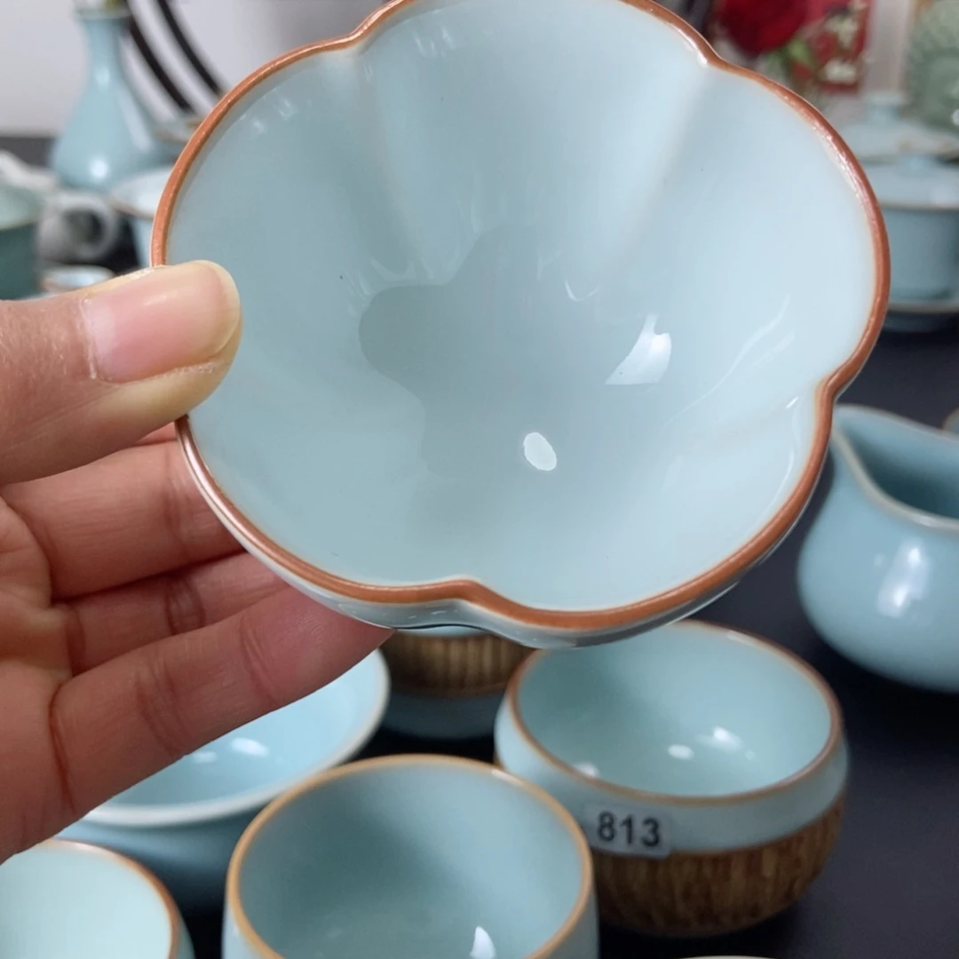 火*侠月白釉花瓣杯福利