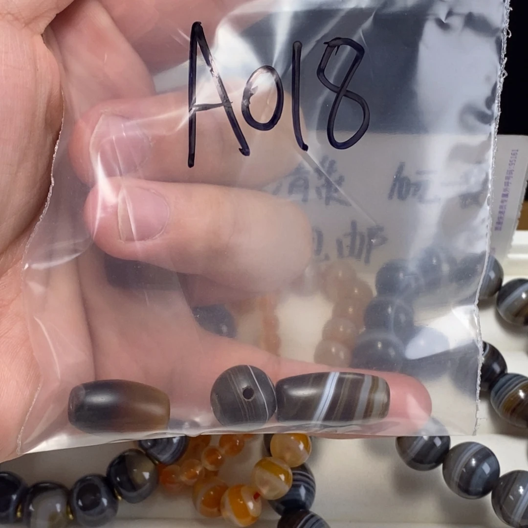 未镶嵌颈饰玛瑙/玉髓小*