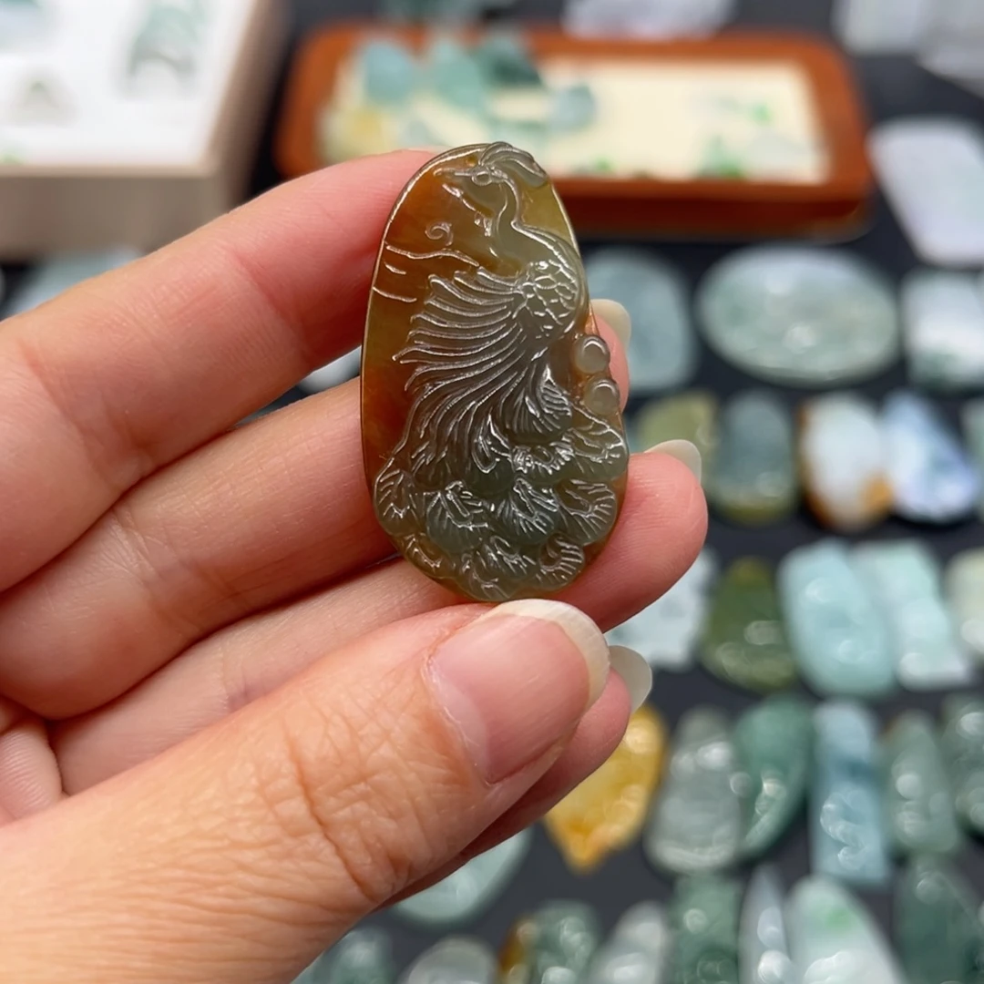 翡翠未镶嵌颈饰凤凰