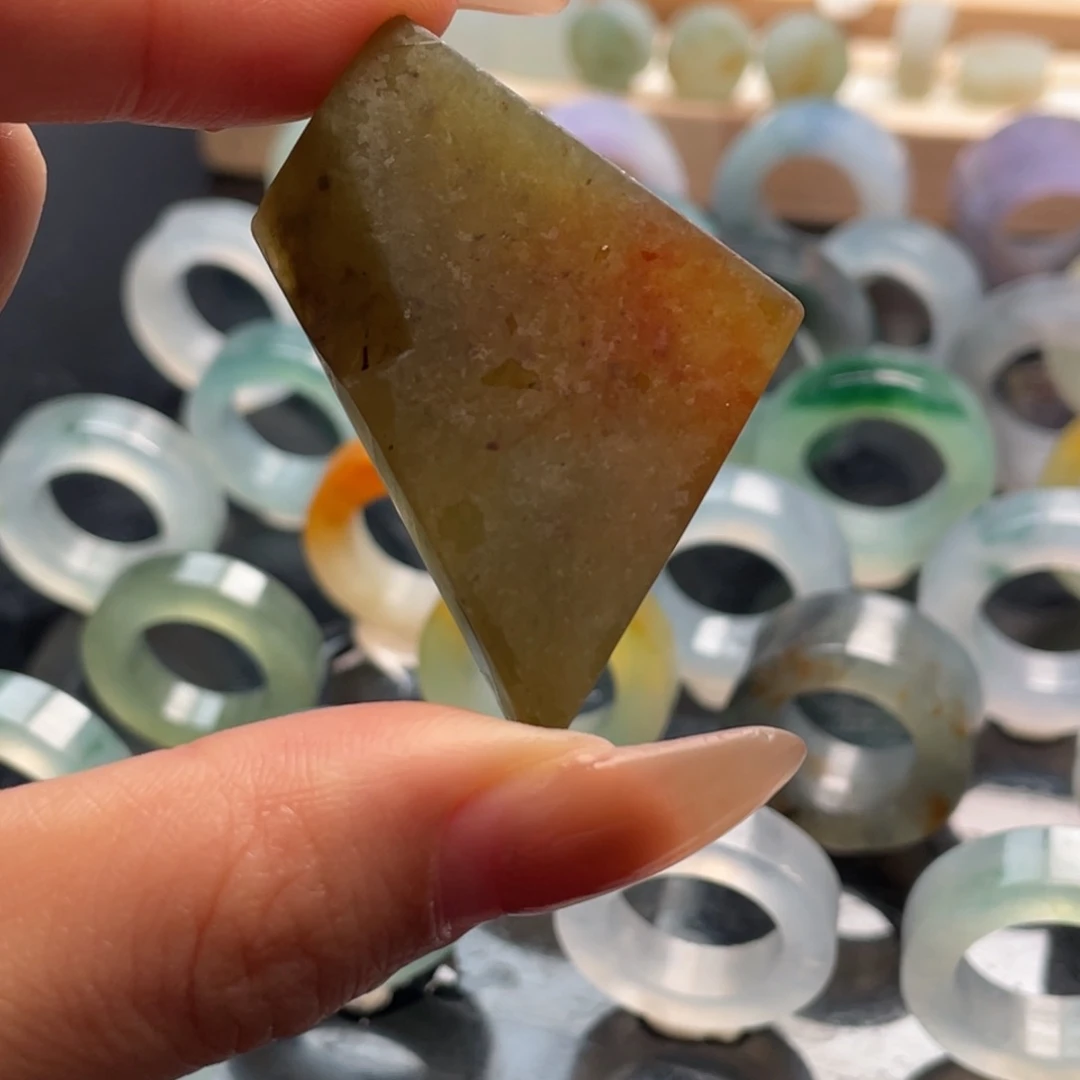 定制翡翠未镶嵌嗷****?戒指