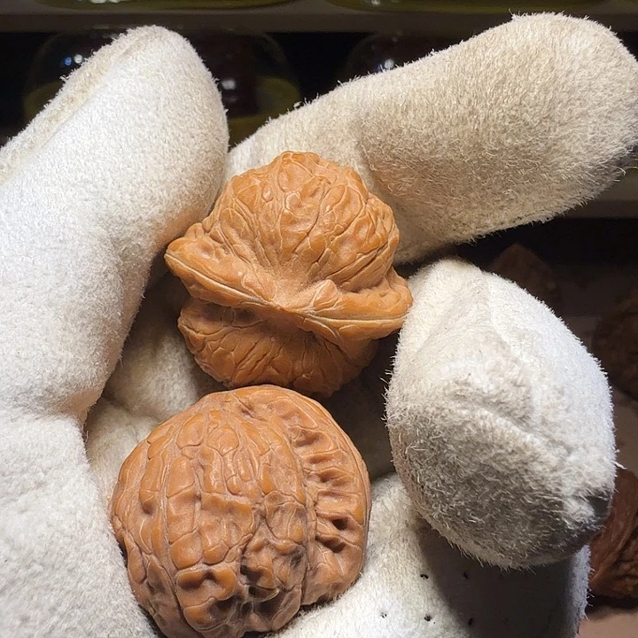 爱***宝文玩核桃吊坠乾隆磨有色差！不退不换