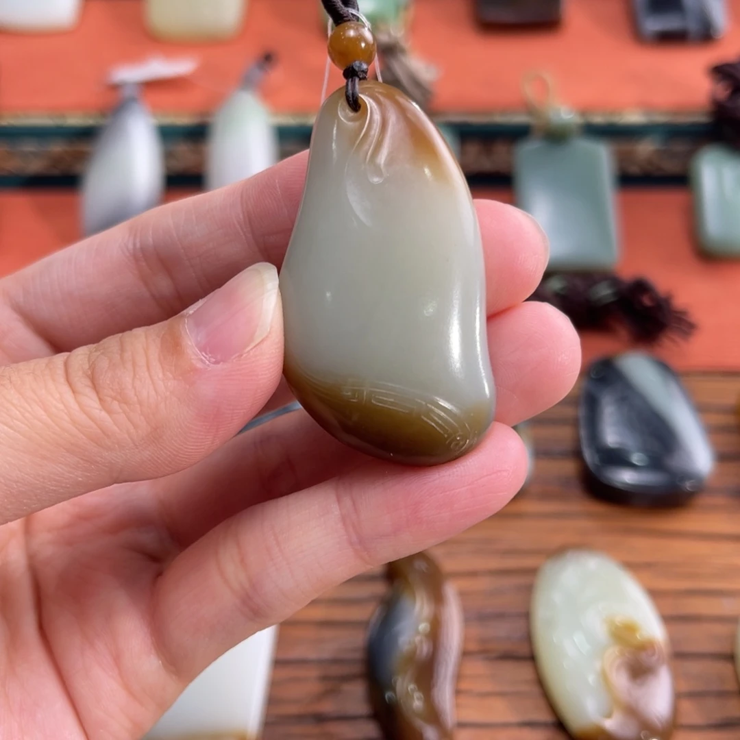 和田玉颈饰未镶嵌