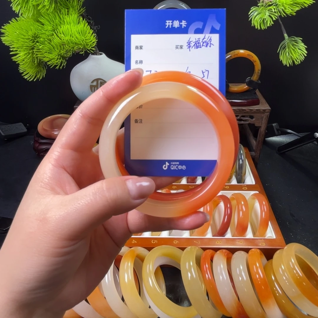 石英质玉手镯未镶嵌幸****边