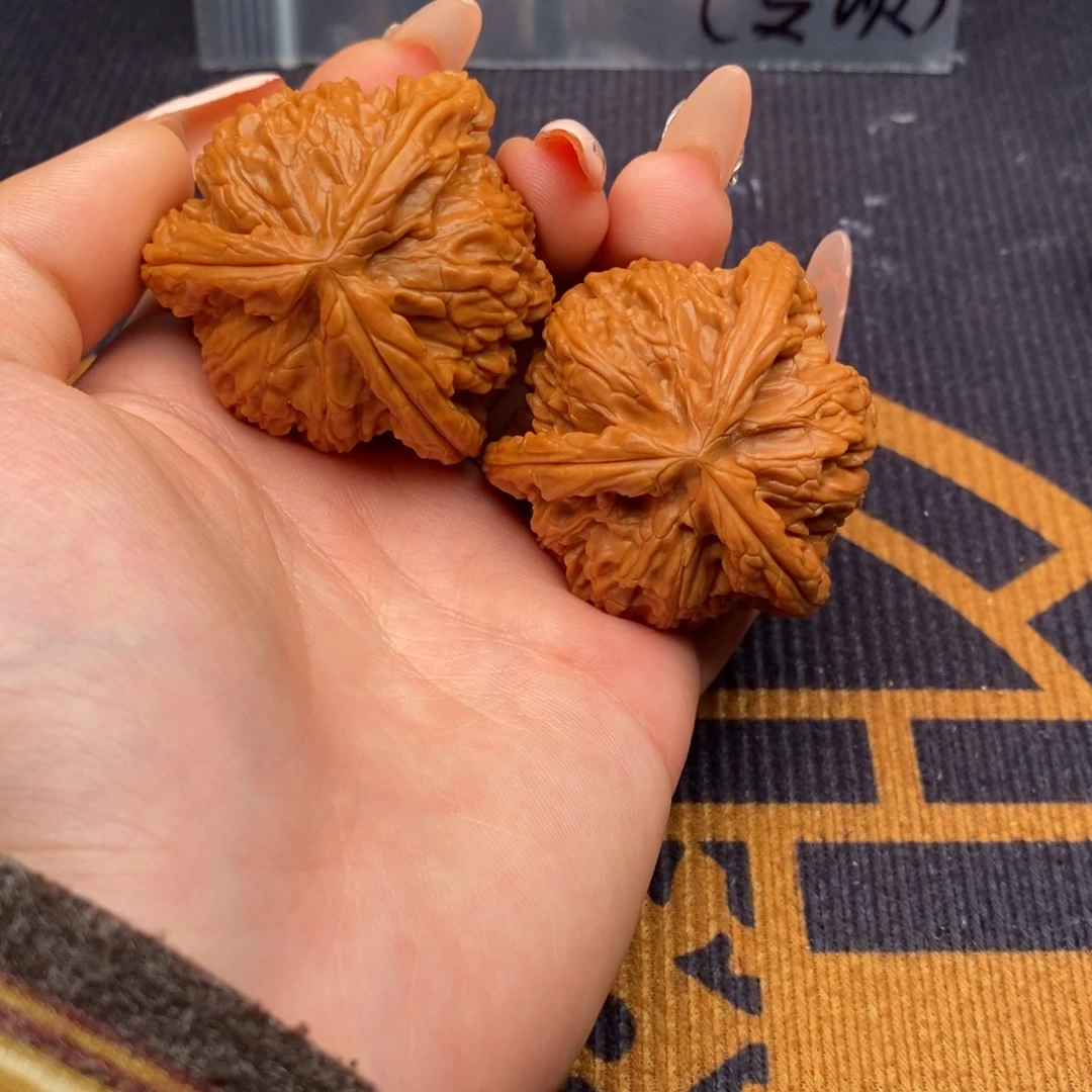 钱***锦文玩核桃吊坠白狮子