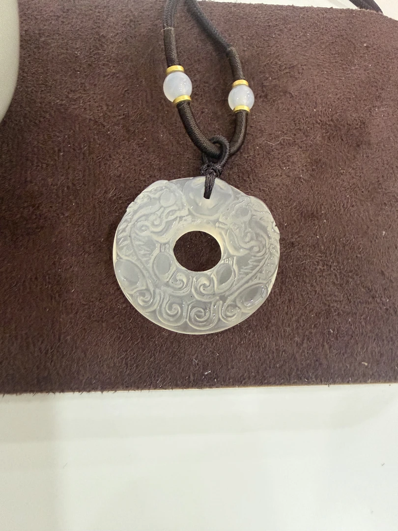 高冰玛瑙挂件《貔貅抱球》精美男女款【貔貅抱球，招财进宝，吃喝不愁】