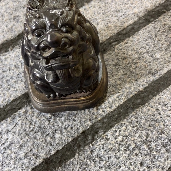 勤***甜贡木摆件一个一个。