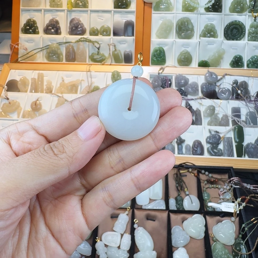 和田玉颈饰未镶嵌蜕***子