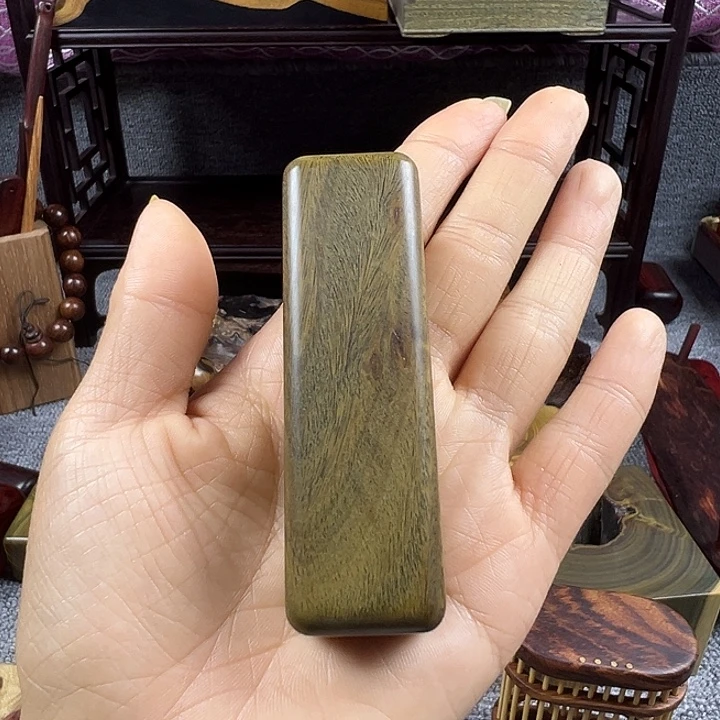 维腊木（绿檀）手把件