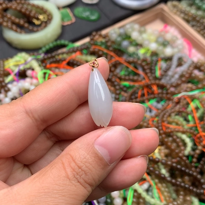 和田玉18K金镶嵌颈饰8
