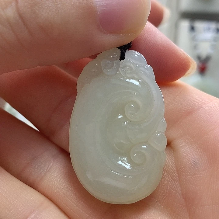 沉***案颈饰未镶嵌和田玉