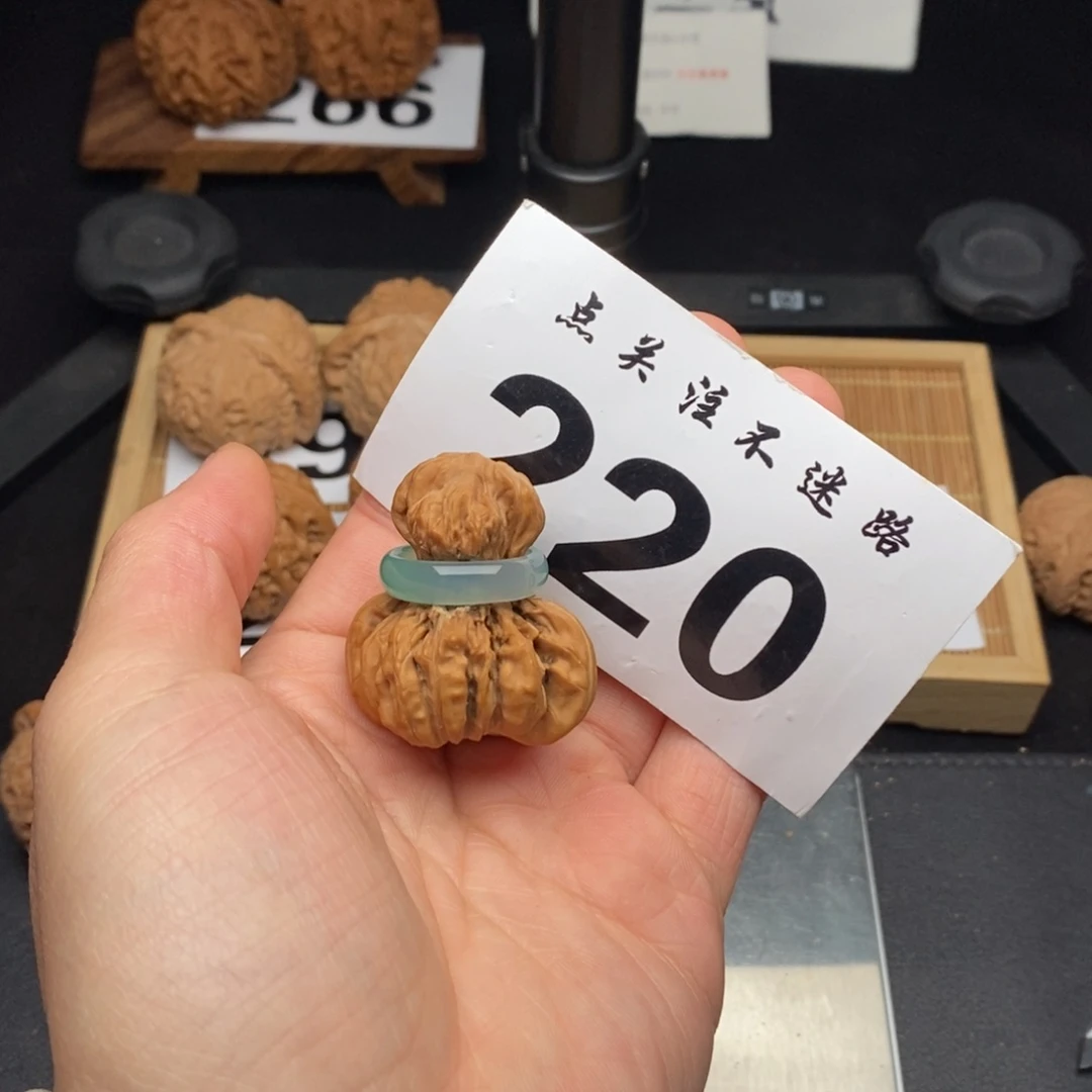 文玩核桃吊坠葫芦