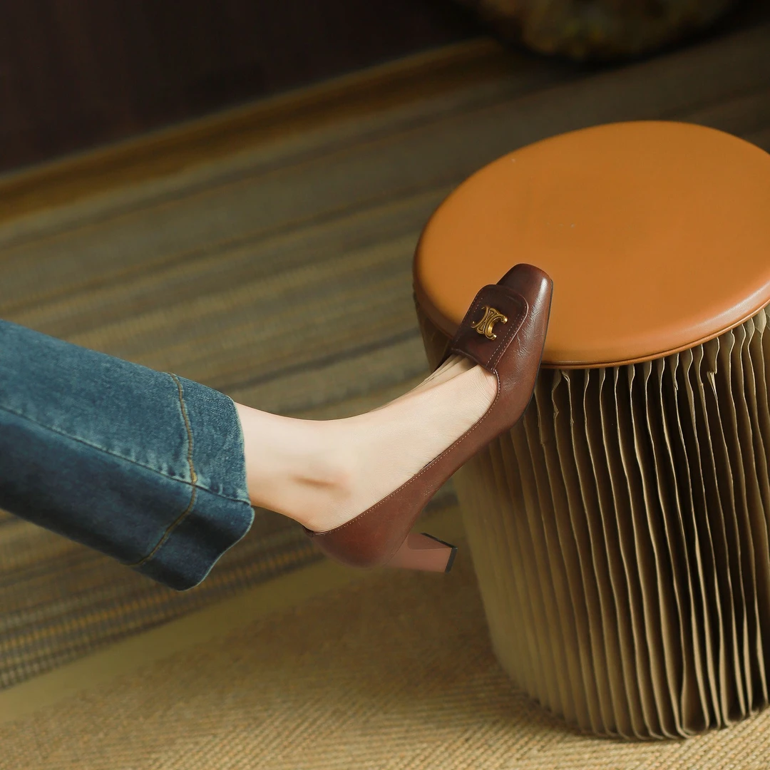 2025年秋季新款复古时尚方头高跟鞋女法式不累脚方根百搭女鞋