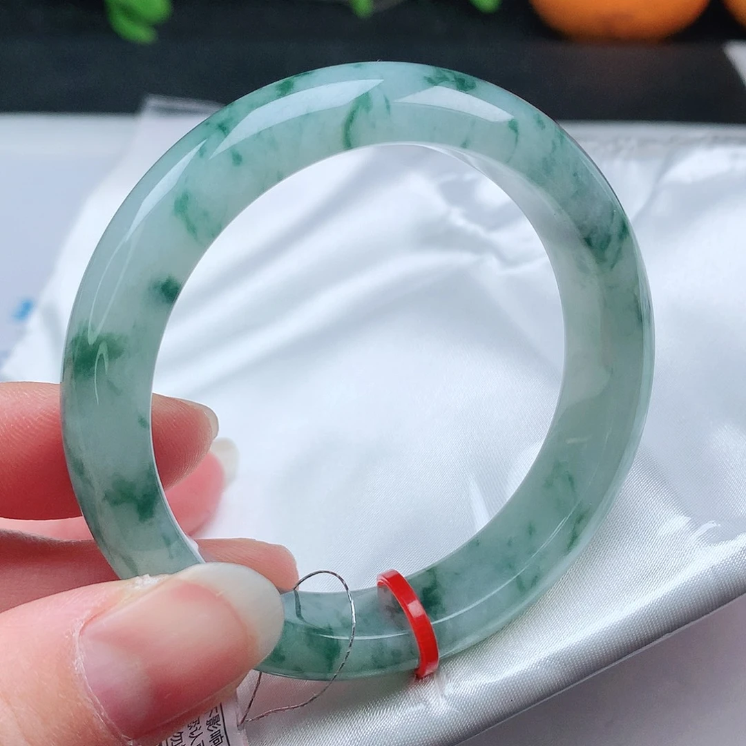 翡翠手镯未镶嵌54圈