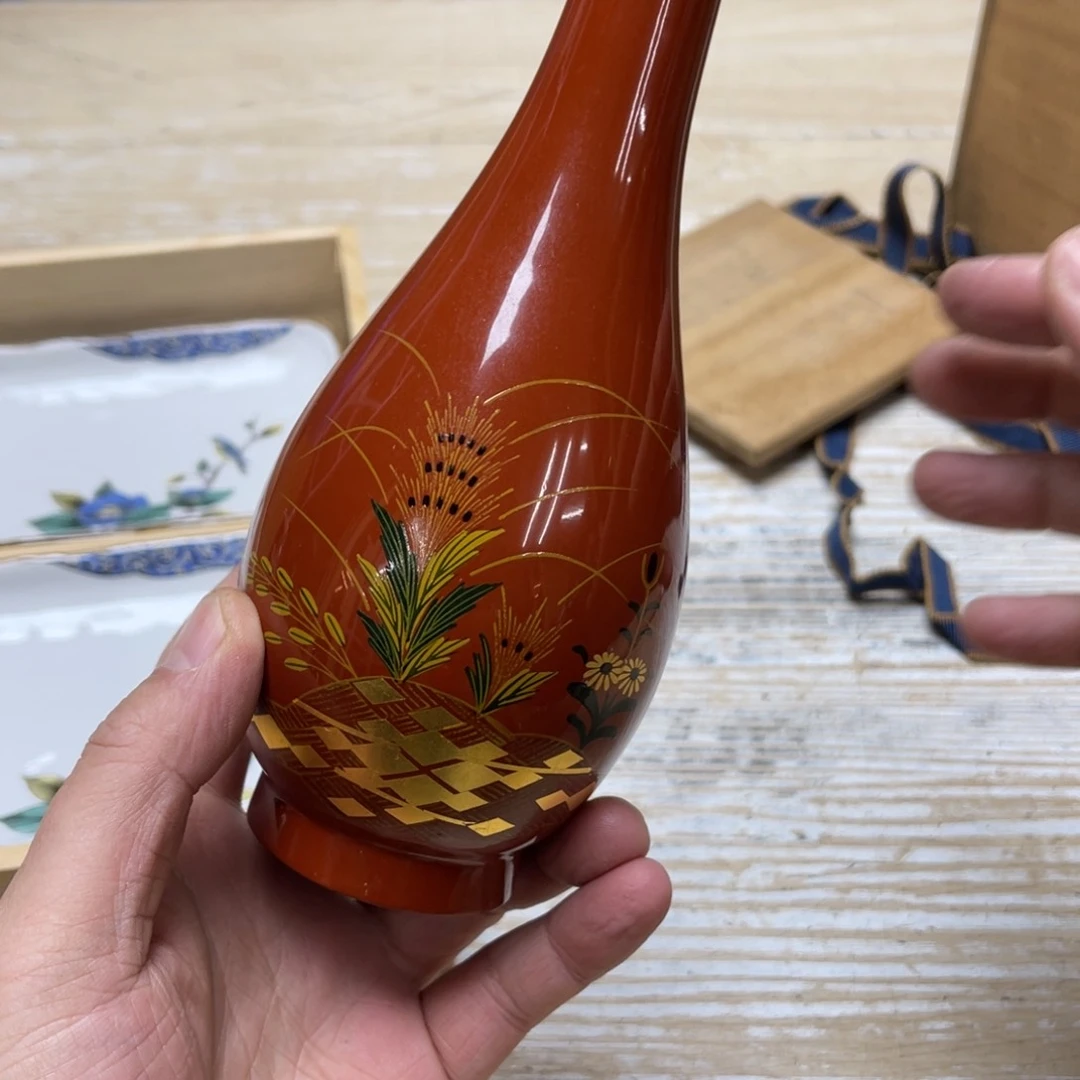 瓷片自**所密密麻麻地排列着一