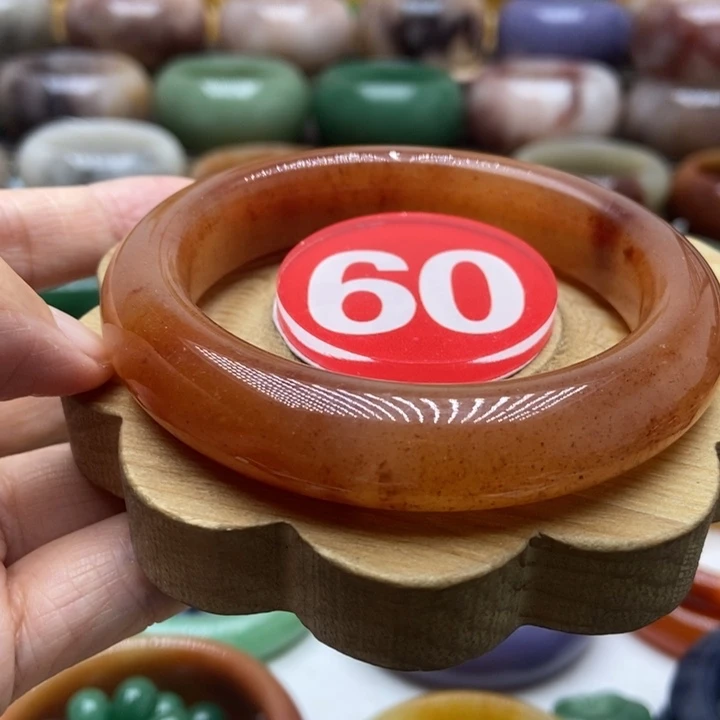 未镶嵌手镯石英质玉