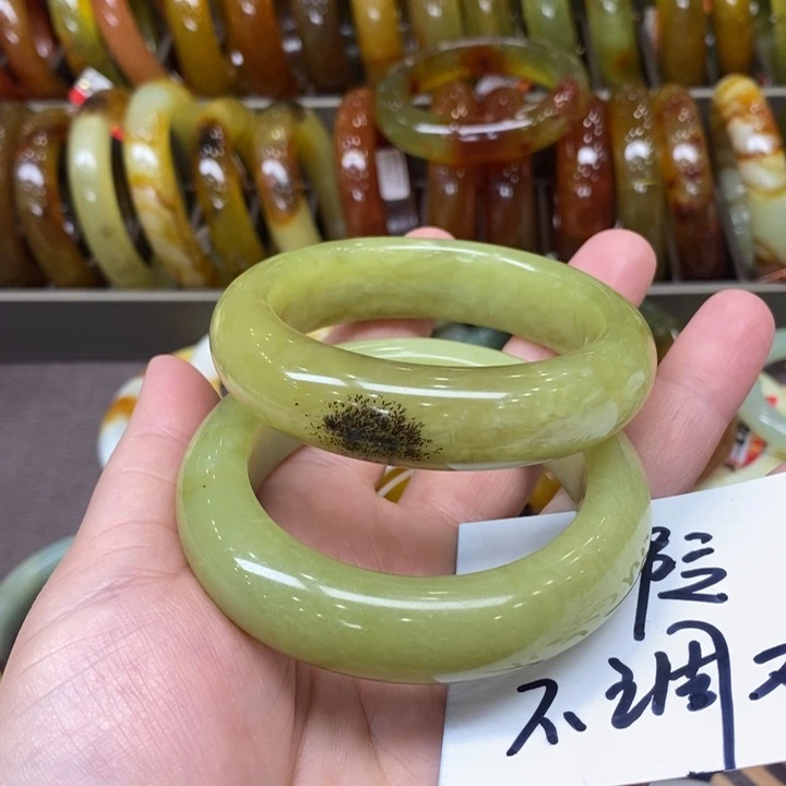 未镶嵌蛇纹石玉手镯S****e
