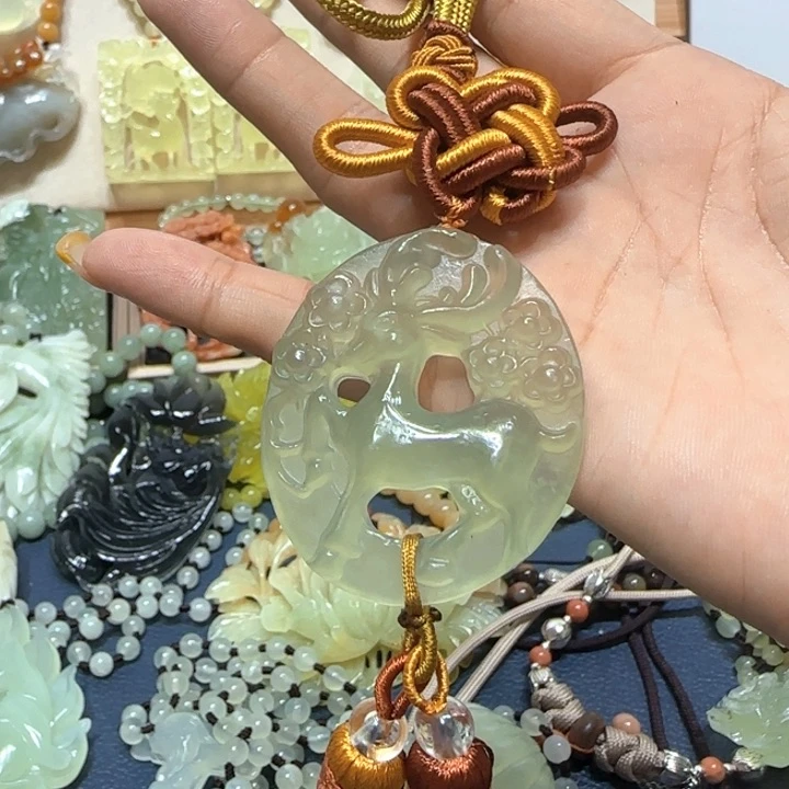 未镶嵌蛇纹石玉吊坠