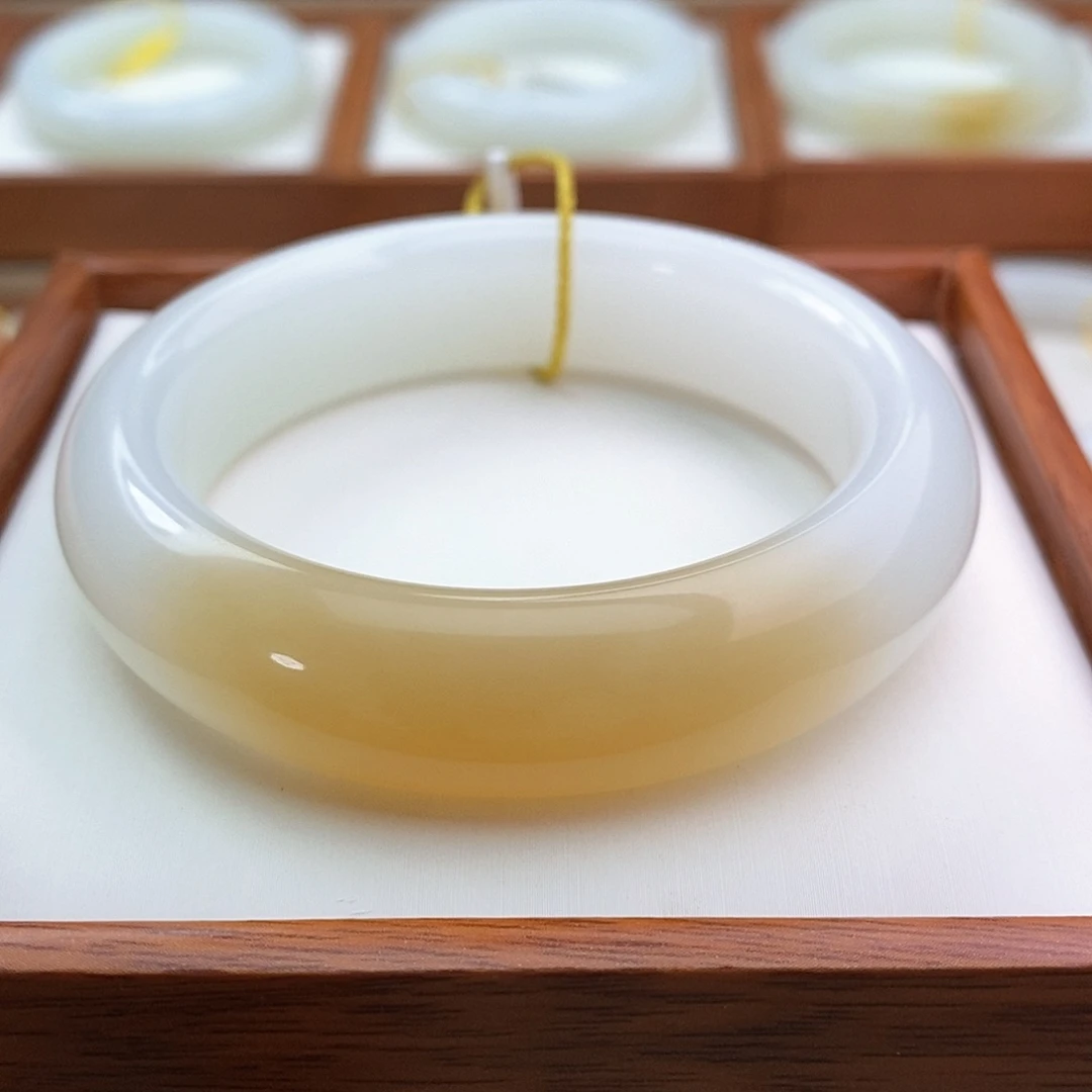 和田玉（糖玉）手镯未镶嵌