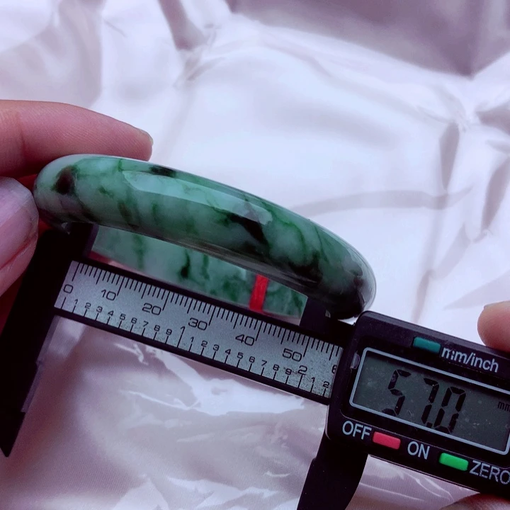 翡翠未镶嵌手镯一．．