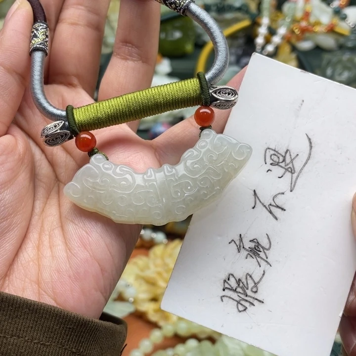 蛇纹石玉吊坠合金