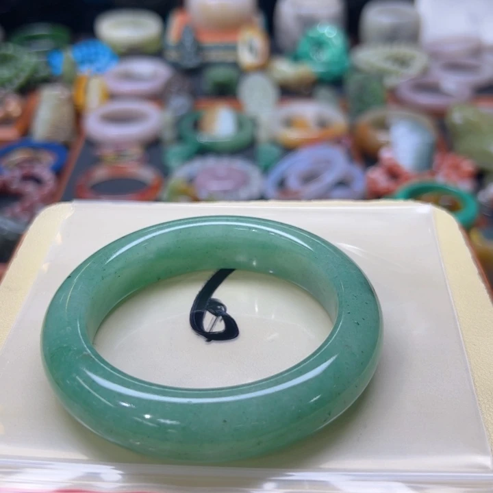 石英质玉手镯未镶嵌?****^6