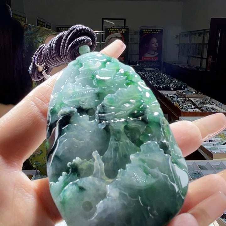 翡翠未镶嵌颈饰一
