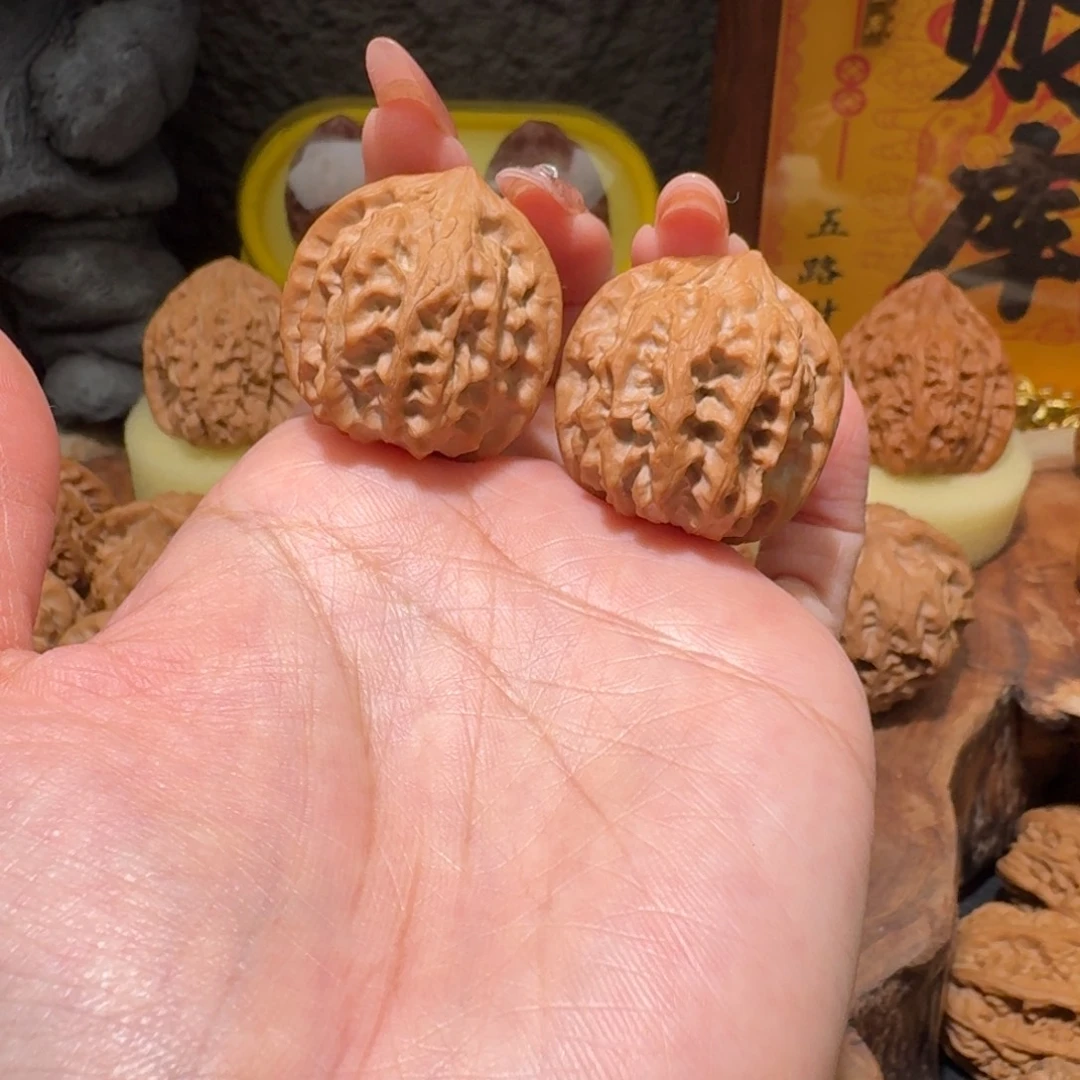 文玩核桃吊坠赤灵子