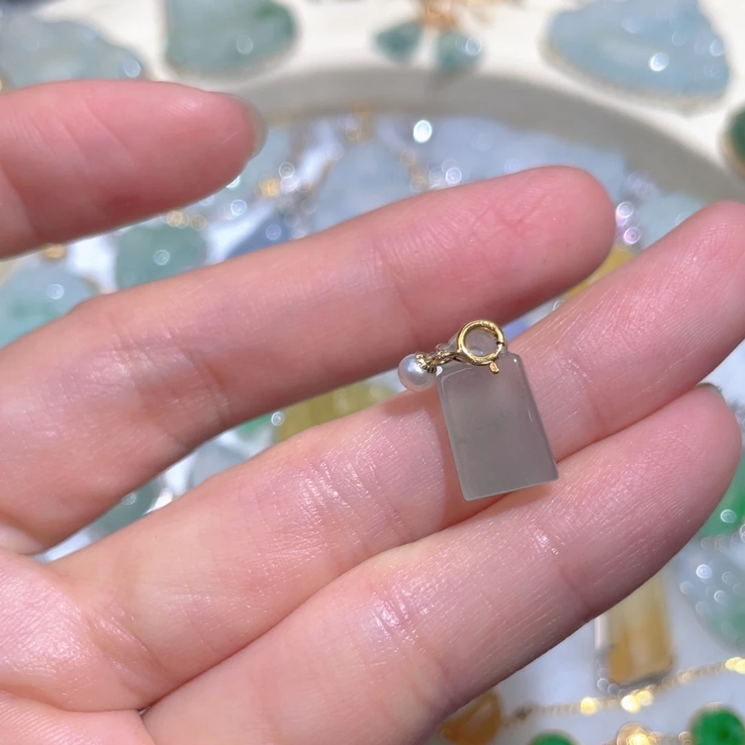 翡翠颈饰18K金镶嵌翡翠