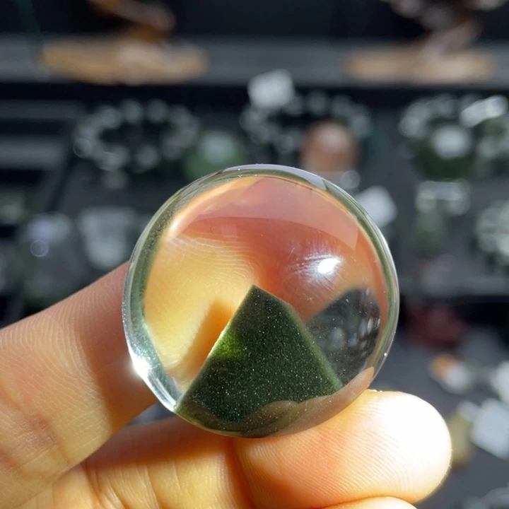 未镶嵌颈饰水晶绿幽灵金字塔圆牌定制