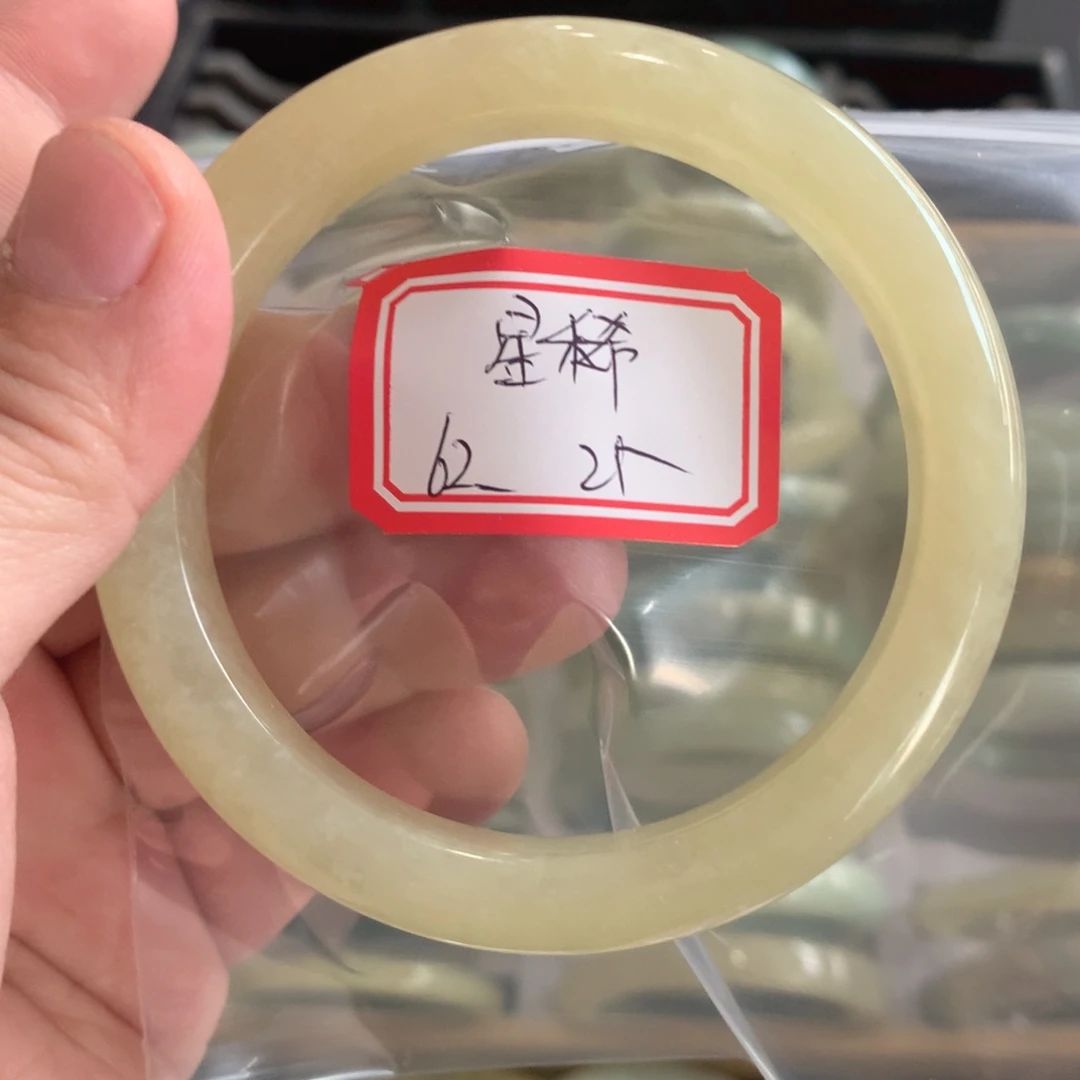 透闪石-蛇纹石玉手镯未镶嵌星*