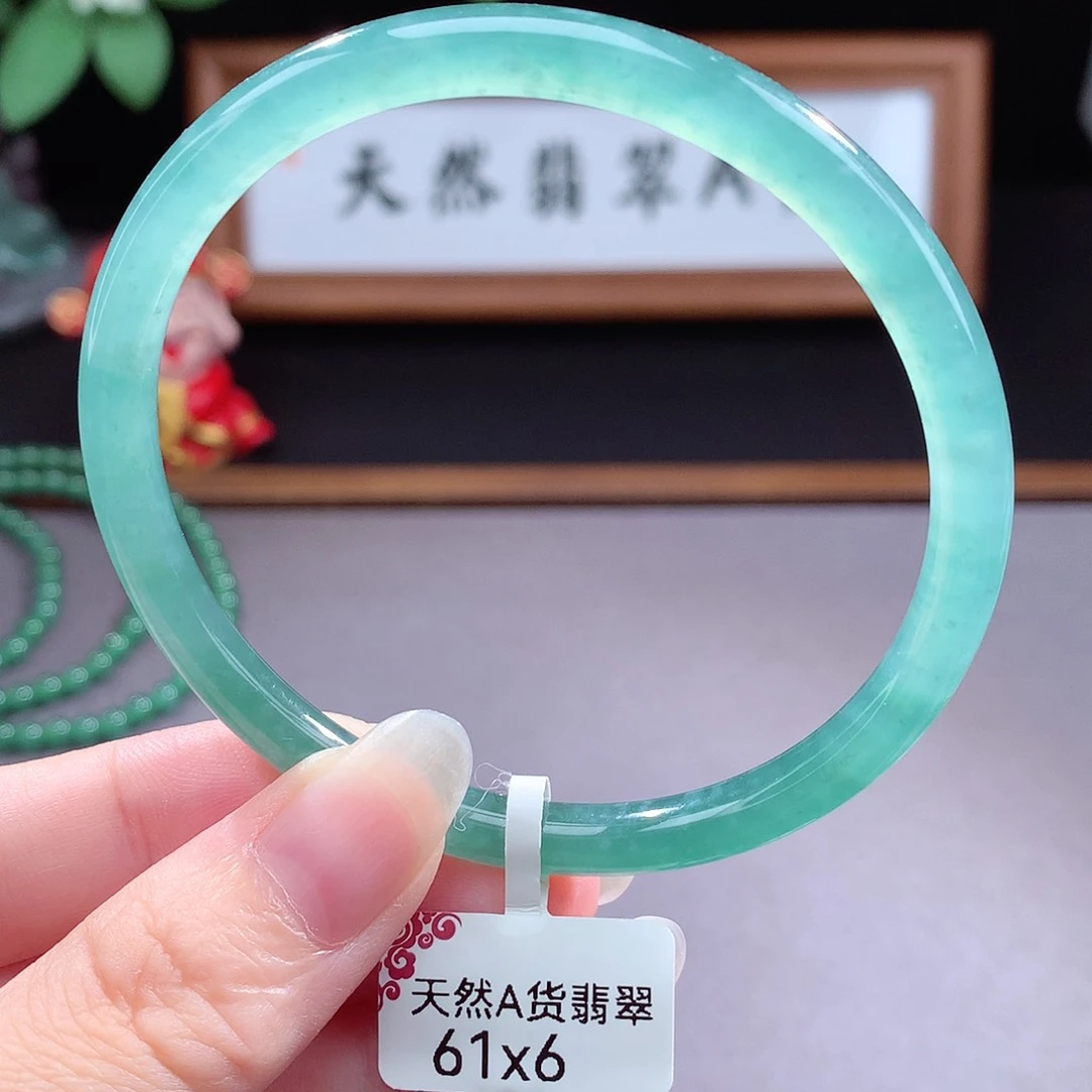 未镶嵌手镯（圆镯）翡翠