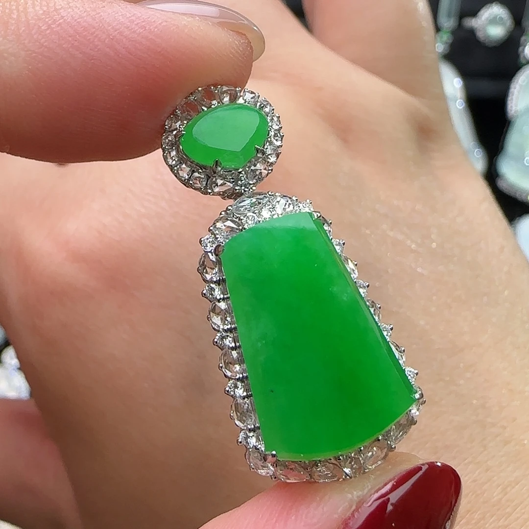 翡翠18K金镶嵌颈饰天然翡翠