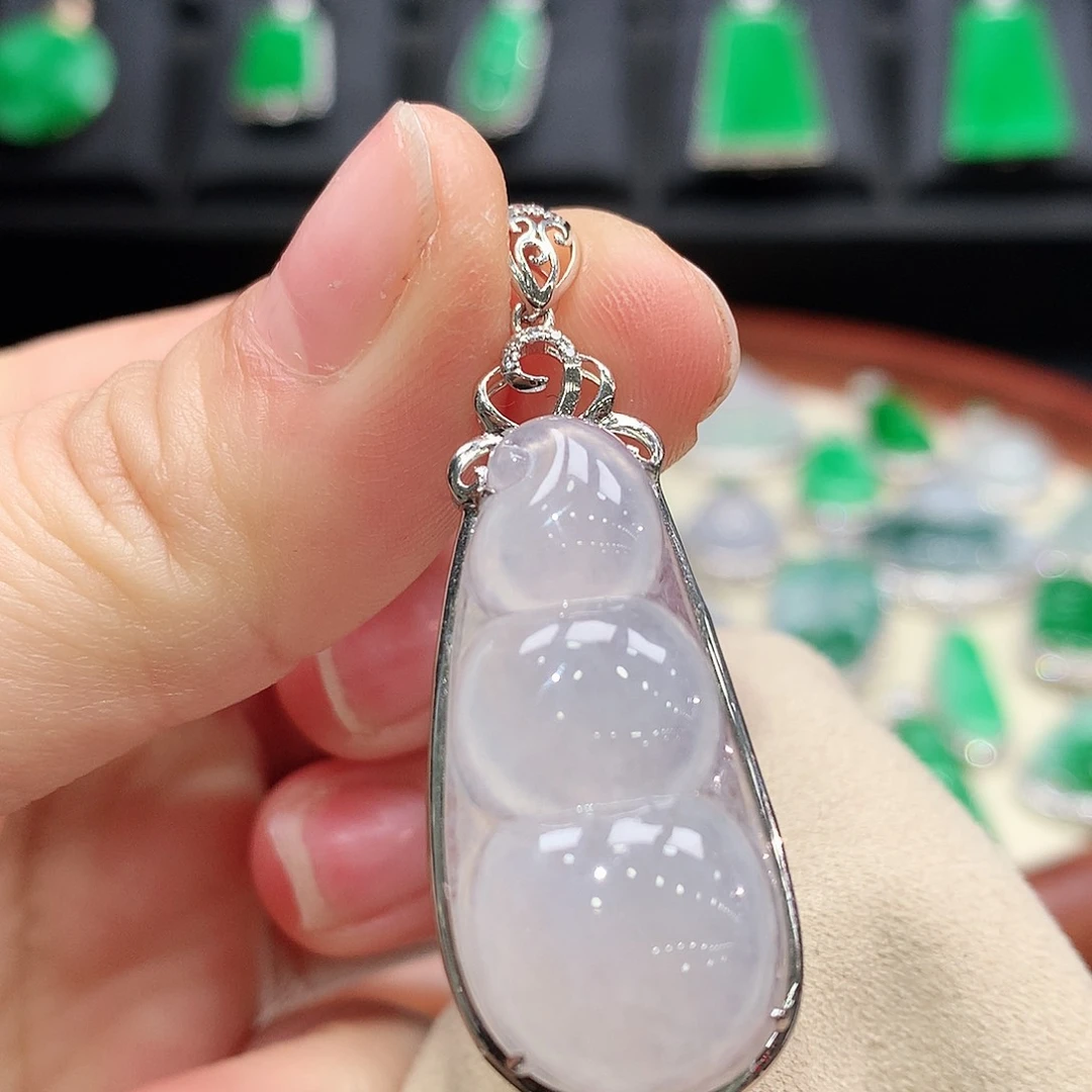 翡翠颈饰18K金镶嵌福豆