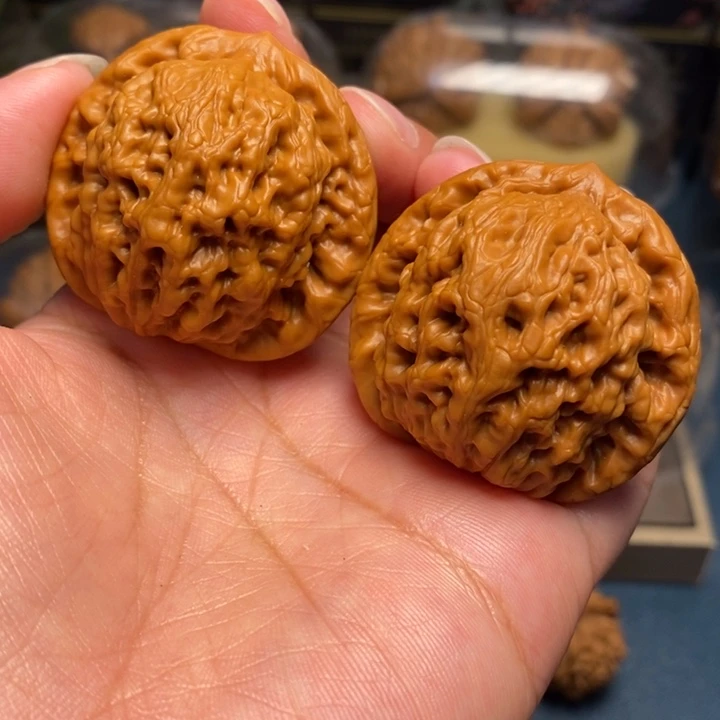 【闪购商品】文玩核桃把件金公子