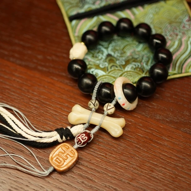 【黑金刚】西藏天然黑金驴蹄子搭驼骨设计款民族风个性文玩手串手持