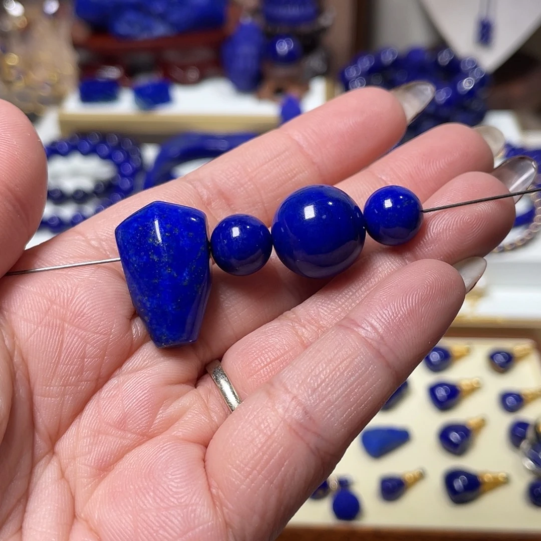 石***言青金石未镶嵌三通配珠套装