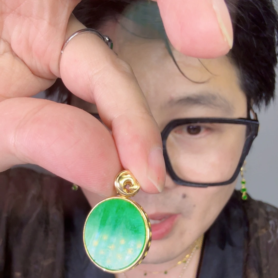 颈饰未镶嵌翡翠一件